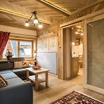 Tatiana Folk Apartment *